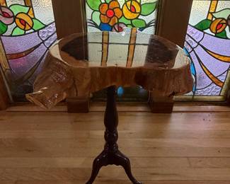 Live Edge Wood Slice Pedestal Table