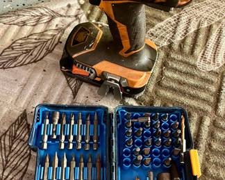 Ridgid R86008 18V Cordless Drill/Driver with Bit Set