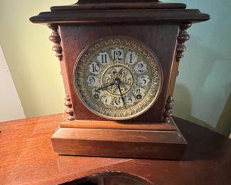 Antique Ansonia "Sussex" Oak Case Mantel Clock