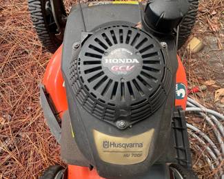 Husqvarna HU700F Self-Propelled Lawn Mower