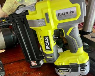 Ryobi P321K1 18V ONE+ AirStrike 18-Gauge Brad Nailer Kit with 4.0 Ah Battery and Charger