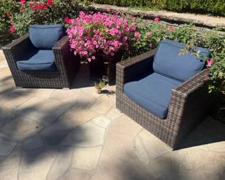 Wicker armchair set of 2 with Navy cushion and side table