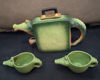 John Groth Studio Green Alligator Luggage Teapot Set with 2 Cups