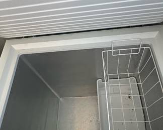 Idylis 5.0 Cu. Ft. Manual Defrost Chest Freezer