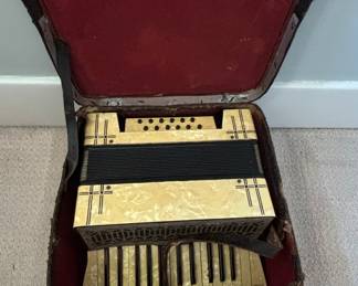 Vintage 12-Bass Student Piano Accordion