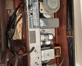 Zenith Universal Portable Radio Model 6G601ML