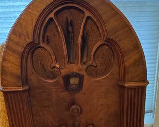 Vintage Philco Model 70 Cathedral Tabletop Radio