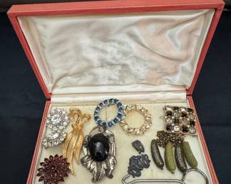 Vintage H.J. Heinz Company Advertising Pickle Pins and Costume Jewelry Collection in Presentation Box