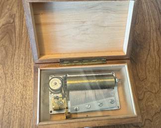 Vintage Lador Swiss Music Box Mechanism