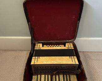 Vintage 12-Bass Student Piano Accordion