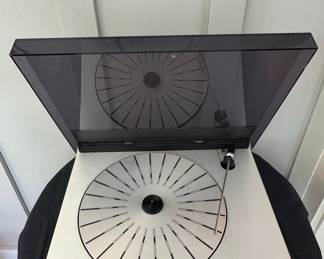 Bang & Olufsen Beogram RX 2 Turntable