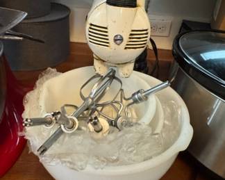 Vintage Sunbeam Mixmaster Stand Mixer Model 7B