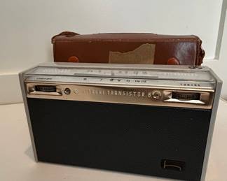 Hitachi Transistor 8 Model WH-822H Portable Radio