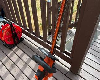 Black+Decker 20V MAX Cordless 22-Inch Hedge Trimmer