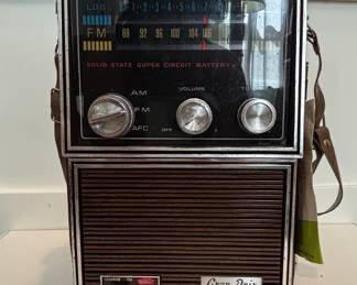 Vintage Gran-Prix Solid State Portable AM/FM Radio