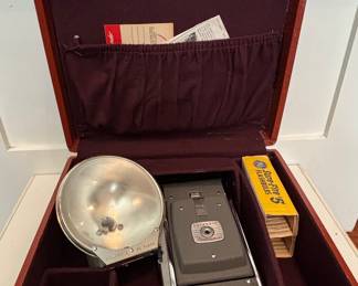 Polaroid Land Camera Model 80 (Highlander)