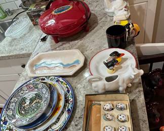 Assorted Vintage Kitchenware and Decorative Ceramics Collection