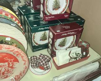 NEW BOXES OF CHRISTMAS SALAD PLATES
