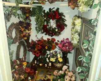 ENTIRE CLOSET FULL OF WREATHS!