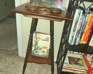 ANTIQUE LAMP TABLE