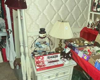 FULL SIZE MATTRESS SET, DIXIE POSTER BED & NIGHTSTAND
