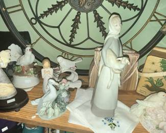 LLADRO FIGURE - WOMAN w/ LAMB