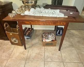 TERRIFIC VINTAGE MCM DRAW-LEAF TABLE!