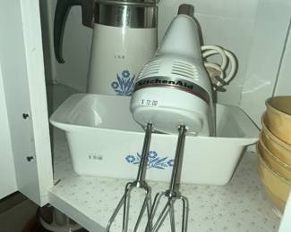 VINTAGE CORNING & HAND MIXER