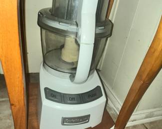 LARGE CUISINART PROCESSOR w/ ACCESSORIES