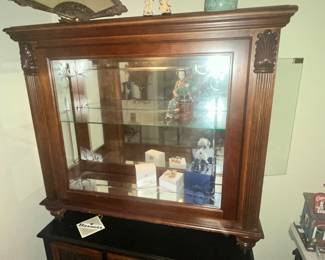 BASSETT CURIO CONSOLE DISPLAY CABINET w/ SIDE ENTRY