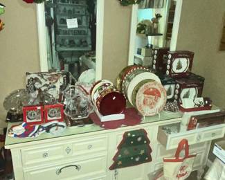 WHITE DIXIE BEDROOM SET
