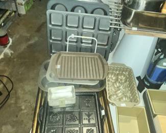 LOTS OF EXCELLENT BAKEWARE