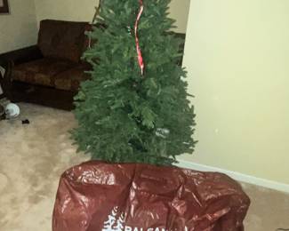 BALSAM HILL CHRISTMAS TREE w/ BAG - HAS A LIGHTING ISSUE