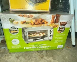 HAMILTON BEACH "EASY REACH" TOASTER OVEN IN BOX