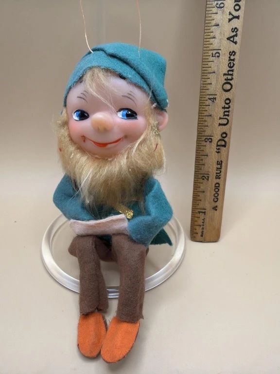 Vintage Christmas items. Knee bend elves. Santas. 