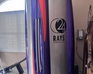 Stand up tanning bed
