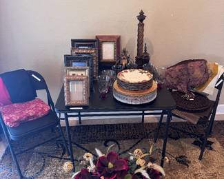 Table covers, dishes & decor