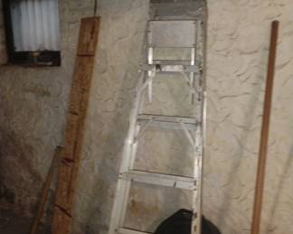 Aluminum ladder
