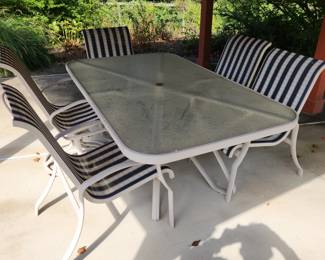 Aluminum outdoor table w chairs