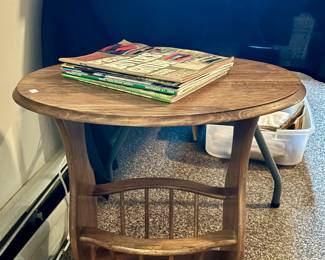 Oak End Magazine stand