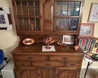 Kling Colonial Maple China Hutch