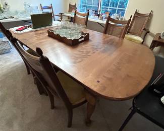 Dining Room Table & 8 Chairs