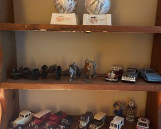 Minnesota Twins - Replica Signed Balls - Mini Antique Cars