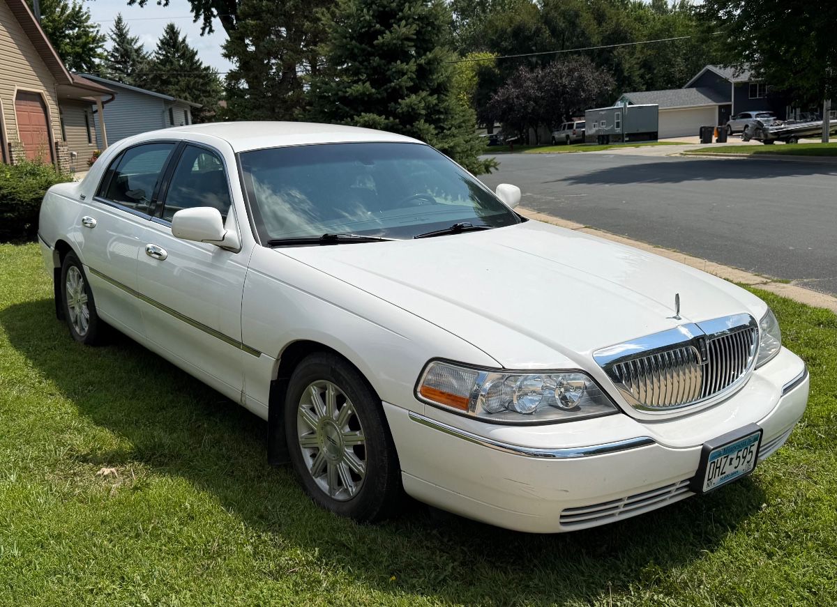 2006 LINCOLN TOWN CAR SIGNATURE LIMITED SEDAN 4D 64,300 MILES