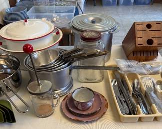 KITCHENWARE & SILVERWARE