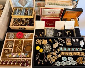 VINTAGE JEWELRY 