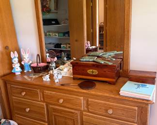 DRESSER