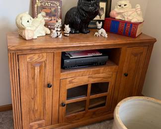 OAK TV STAND & KITTY DECOR
