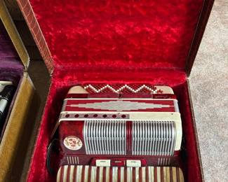 VINTAGE NOBLE ACCORDION 