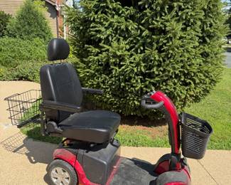 LARGE SIZE ELECTRIC SCOOTER IN GREAT WORKING CONDITION 